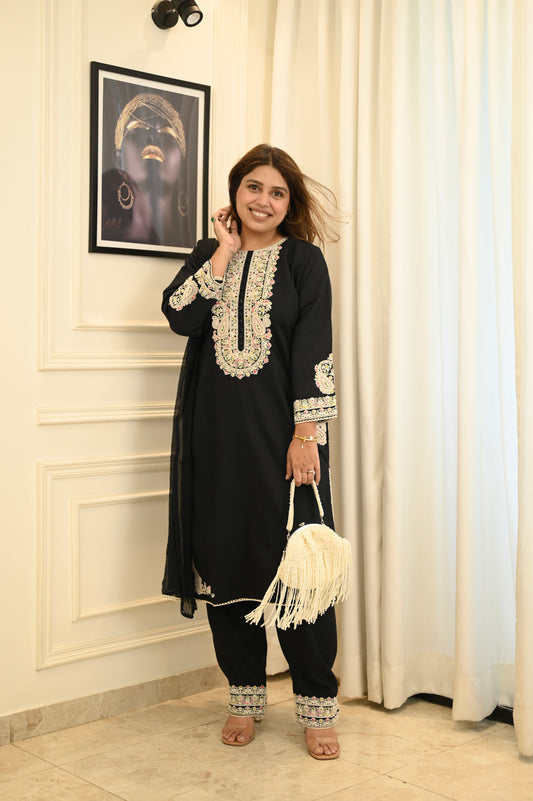 Noir Grace Embroidered Kurta Set