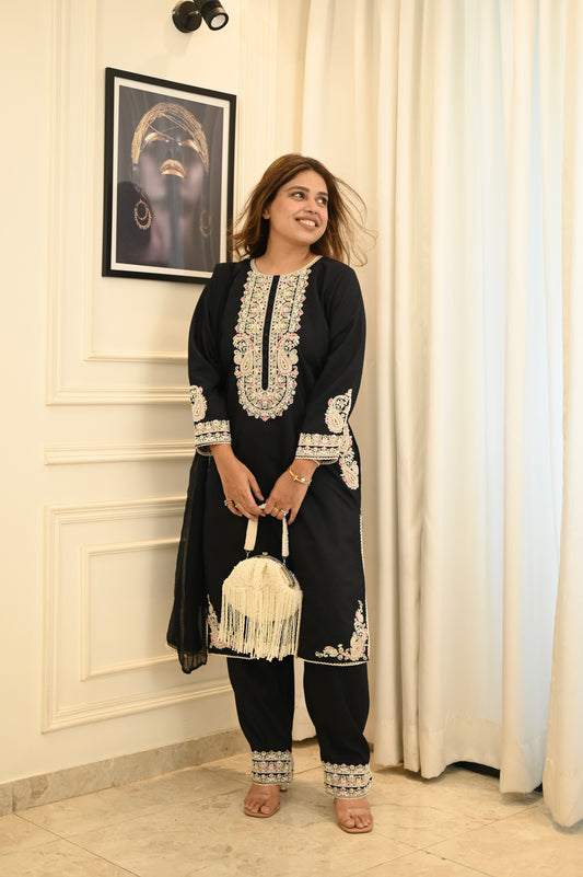 Noir Grace Embroidered Kurta Set