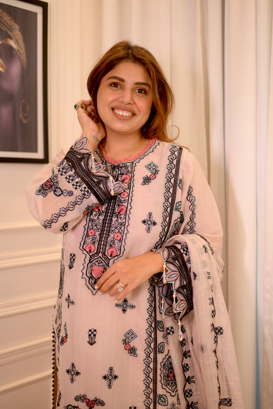 Exclusive Peach Embroidered 3-Piece Lawn Suit | Sizes M to XXL