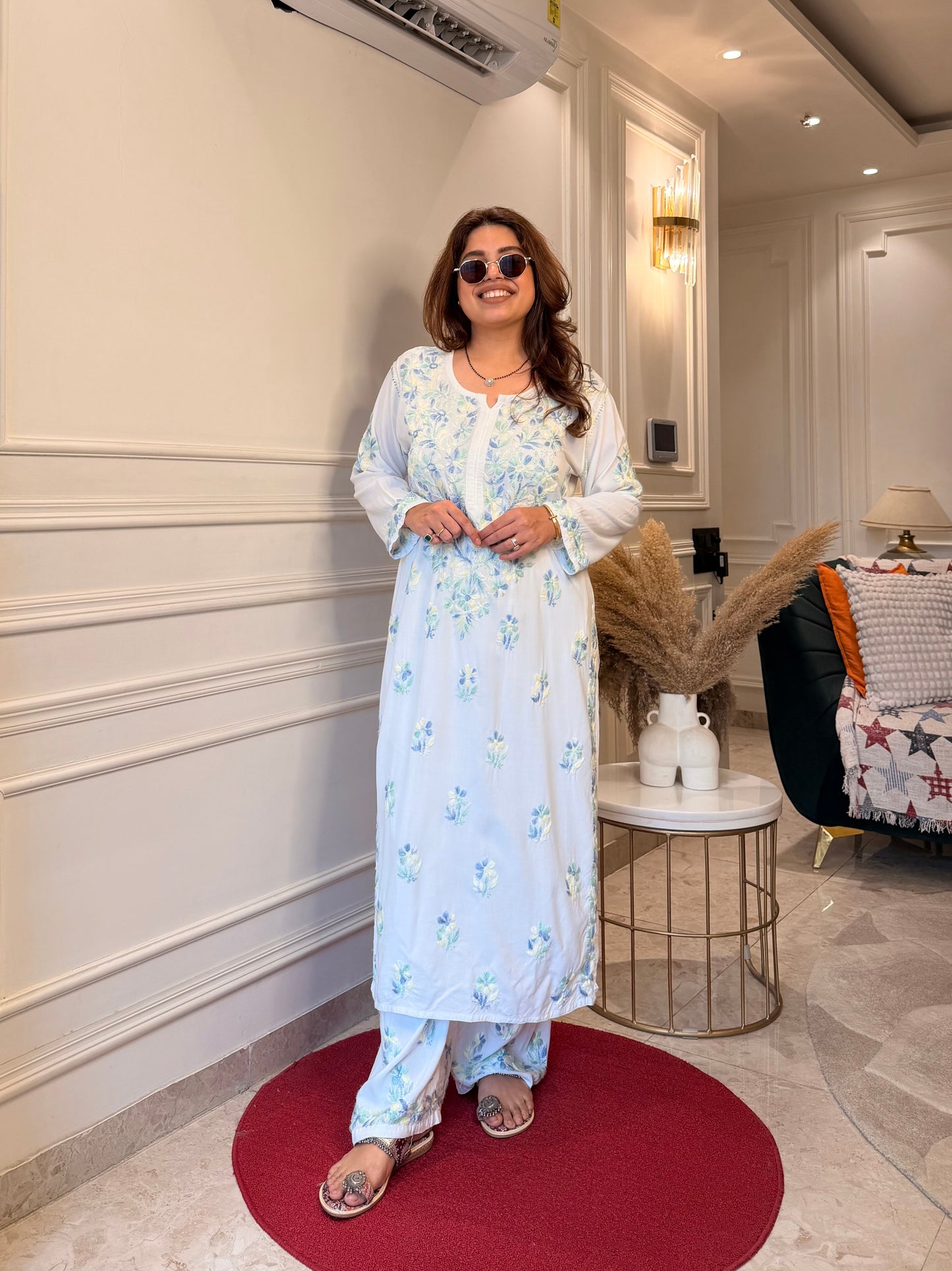 Hand Embroidered Chikankari Kurta Set - white with Pastel thread
